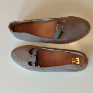 Frye Melanie T-strap Flat